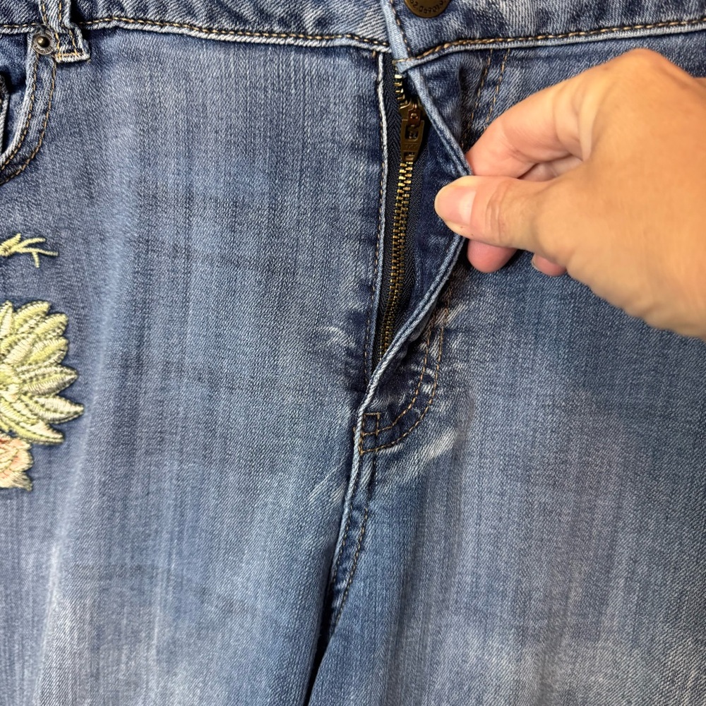 Westport Signature Fit Floral Embroidered Skinny Jeans. Women’s Size 20W - Picture 6 of 12